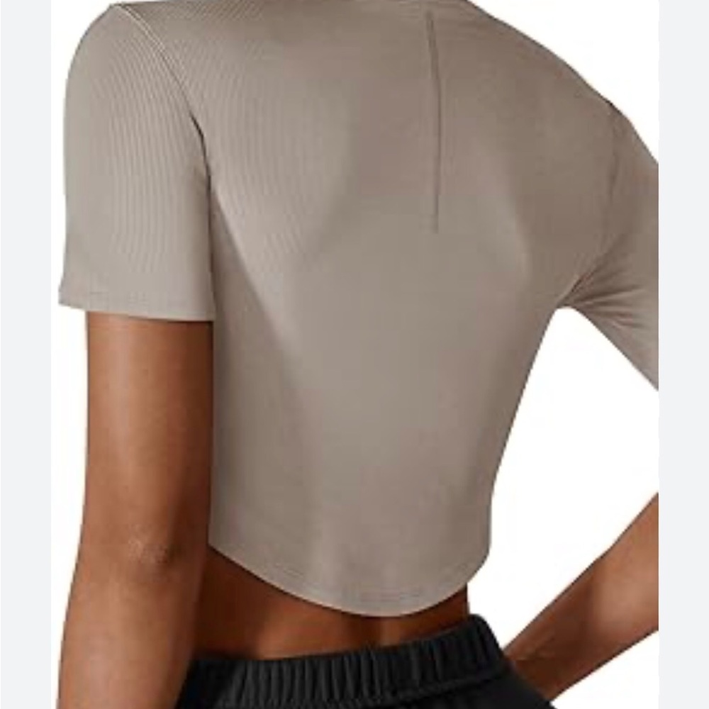 Lululemon tight cropped T-shirt - Picture 2 of 12